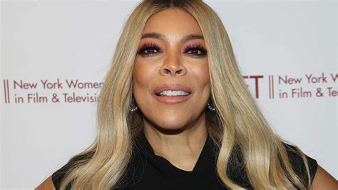 Wendy Williams displays endless legs in daring thigh .